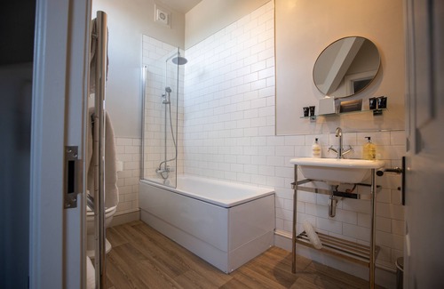 Knutsford Hotel | The Cross Keys