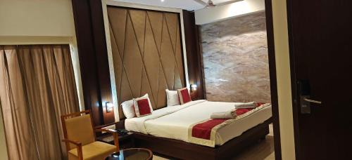 Bhayandar East Hotel | The Crown Business Hotel