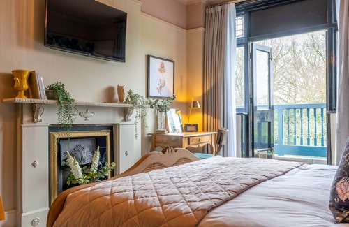 London Borough of Bromley Hotel | The Crown Inn