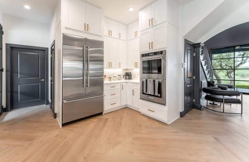 Austin House | The Crown Jewel | Venue | Heated Pool | Sleeps 40