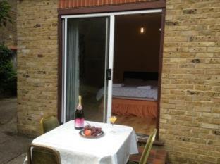 Bensham Manor Bed & Breakfast | The Crystal Lodge Hotel