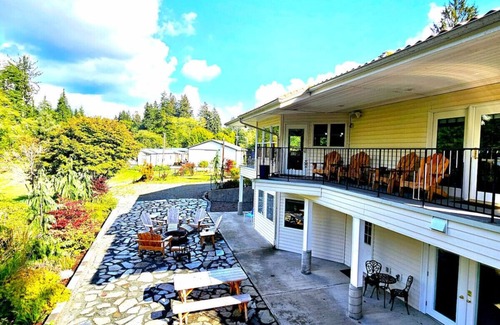 Forks House | The Cullen's Clair de Lune, River-front Estate