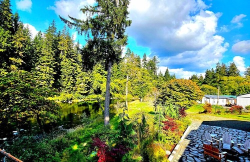 Forks House | The Cullen's Clair de Lune, River-front Estate
