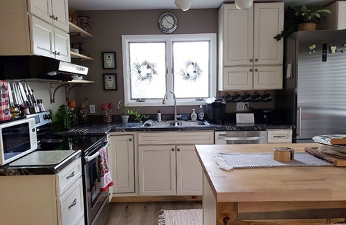 Billings House | The Custer House, c.1952 - FULLY Furnished - ALL Inclusive - Pet Friendly
