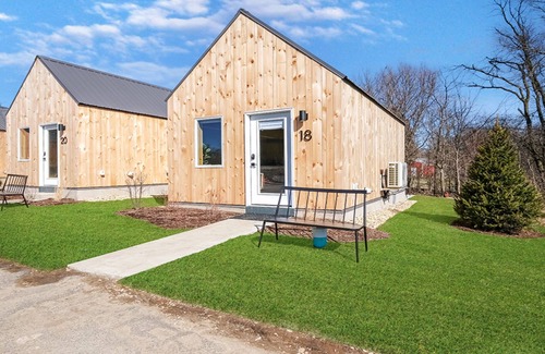 Ottawa Cabin | The Cut | 1 Bed, 1 Bath