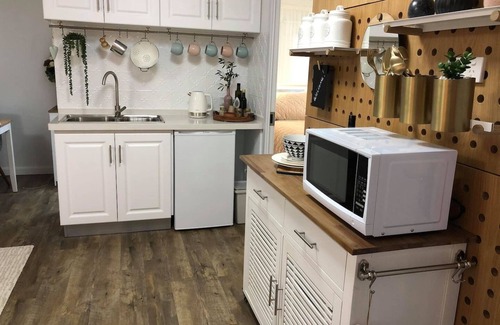 Little Hartley Cabin | The Cwtch - Cosy Home, with Breakfast Basket