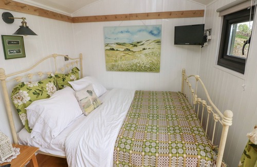 Llanybri Cottage | THE CWTCH, romantic, with hot tub in St Clears
