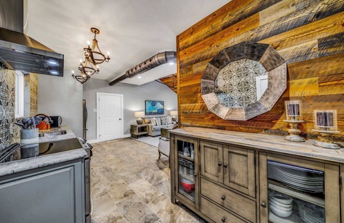 Ingram House | THE CYPRESS HOUSE - 5 Bedroom, River, Pool & Hot Tub