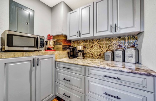 Ingram House | THE CYPRESS HOUSE - 5 Bedroom, River, Pool & Hot Tub