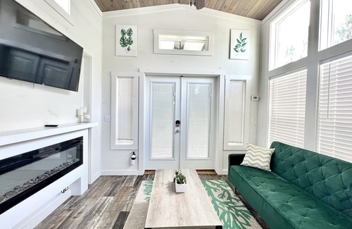 Clermont House | The Cypress House - Lakeside Tiny Home Near Orlando