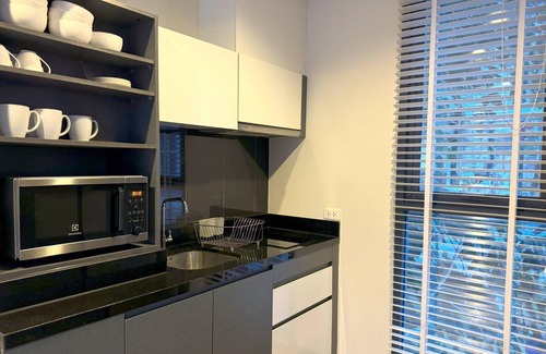 Patong Apartment | The Deck 2br, walk to beach, rooftop pool & gym