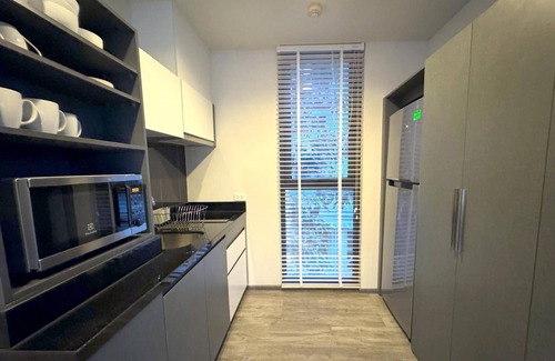 Patong Apartment | The Deck 2br, walk to beach, rooftop pool & gym