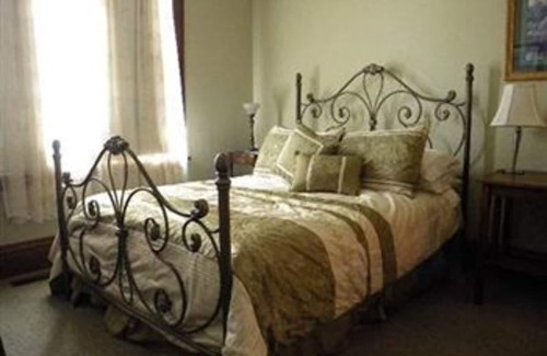 Mason City Bed & Breakfast | The Decker House Bed & Breakfast