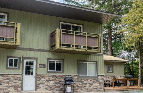 Bloomfield House | The Demorestville: PEC Getaway