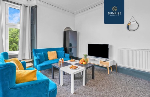 Dundee Apartment | The Dens, 3 Bedrooms, 4 Beds.