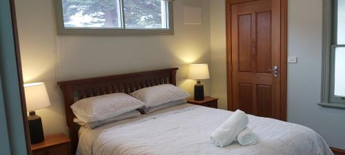 Warrnambool House | The Dentist on Lava - 2 bathroom. 2 bedrooms
