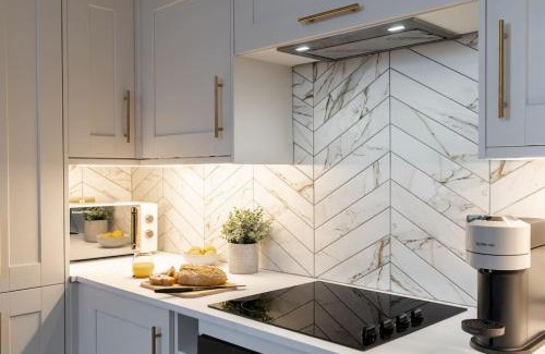 North West Apartment | The Devonshire Suite - Your 5 STAR West End Stay!