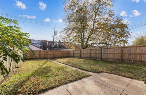 Tower Grove East House | The Dobbs Manor (3-Bedroom) by RedAwning