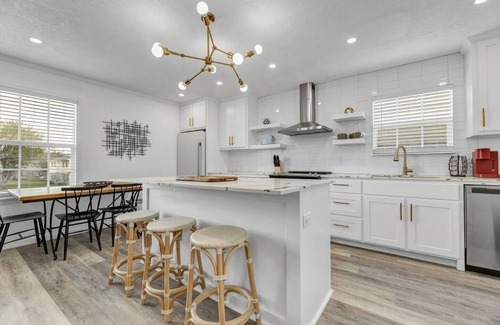 College Station Apartment | The Dominion: 2 Bdrm/Walk to A&M/Comfy King Beds