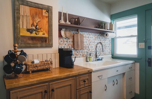 Cavendish House | The Dorothy-10 minutes from Okemo- freshly renovated