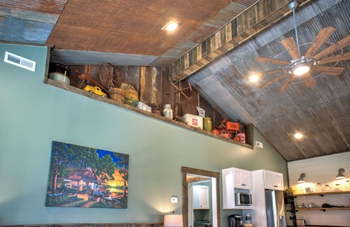 Alexander House | The Double B | Modern Farmhouse | Private Pond, Hot Tub, and Fire Pit