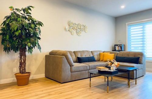 Northwest Edmonton House | The Downtown Oasis - A Spacious Family Friendly 3 Bedroom House Close to Everything