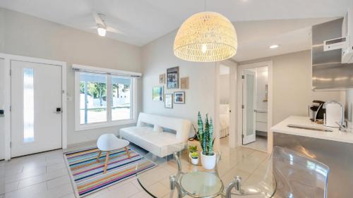 Hampton Bays Hotel | The Drake Inn