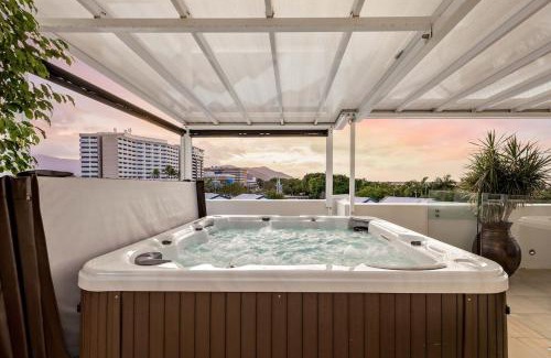 Cairns Apartment | 'The Dreamscape' Sea View Serenity on the Esplanade