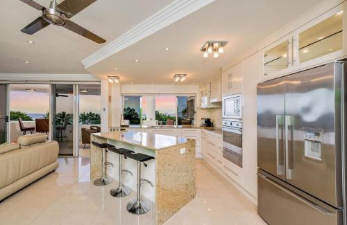 Cairns Apartment | 'The Dreamscape' Sea View Serenity on the Esplanade