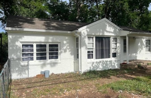 Stillwater House | The Dugout! Close to Oklahoma State Univ. Modern 4 bedrm, 2 bath home!
