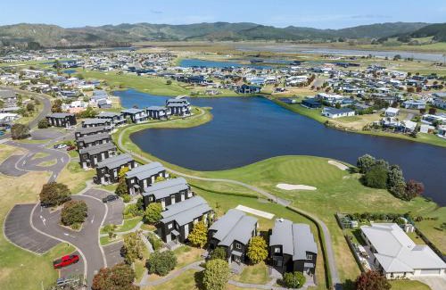 Matarangi Apartment | The Dunes Lake View - Welcome Gift on arrival