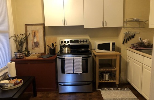 Lowry Hill East Apartment | The Dupont/Uptown Gem!/Walk to Everything