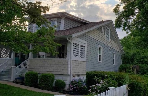Ashland House | The Eagle's Nest: 5Beds/3Baths Beautiful Craftsman Home