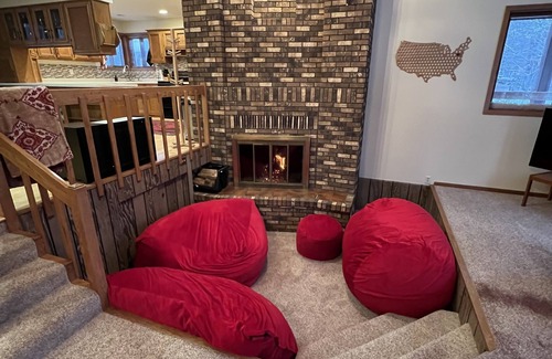 Eau Claire House | The Eagle's Nest - Cabin Home