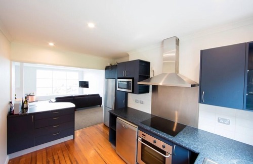 Calversham House | The Eagle's Nest: stunning views, close to beach