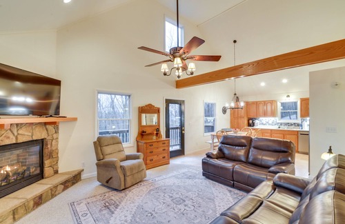 Terra Alta Cabin | 'The Eagles Nest at Alpine' Cabin w/Fireplace!