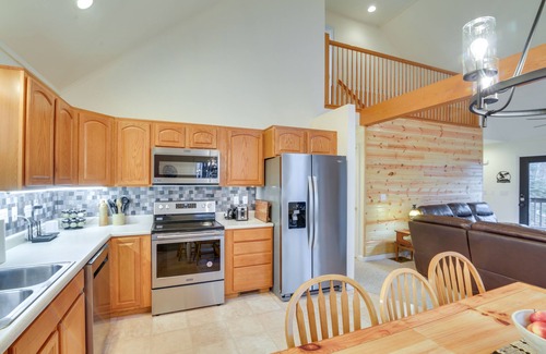 Terra Alta Cabin | 'The Eagles Nest at Alpine' Cabin w/Fireplace!