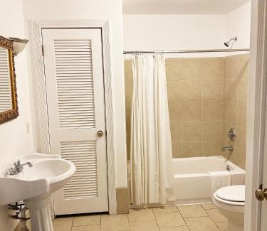Louisiana Hotel | The Eagles Nest Inn