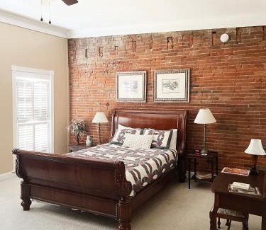 Louisiana Hotel | The Eagles Nest Inn