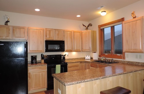 Gardiner Cabin | THE EAGLES NEST with SPECTACULAR MOUNTAIN & YELLOWSTONE RIVER VIEWS
