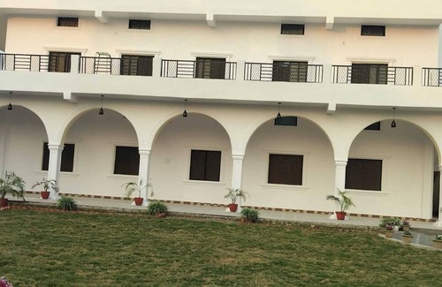 Jhusi Bed & Breakfast | The Eco Resort By Dawn