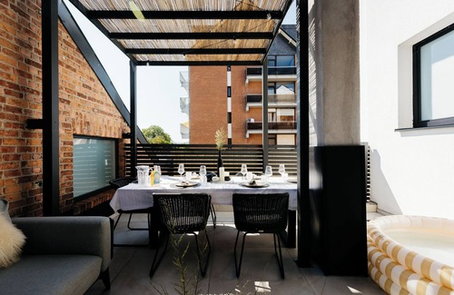 Jambes Apartment | The Edgewater Suites - Park View