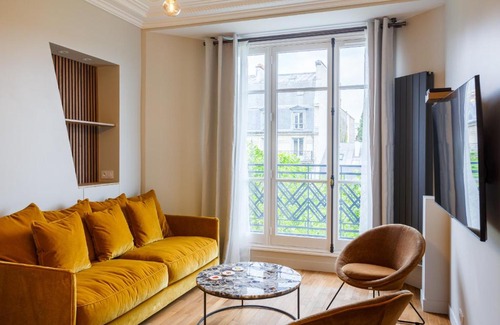7th Arrondissement Apartment | The Eiffel Tower Cosy Nest