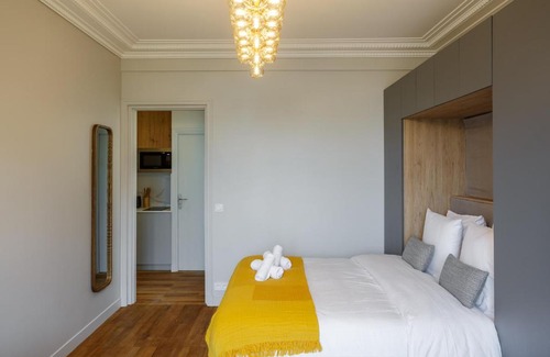 7th Arrondissement Apartment | The Eiffel Tower Cosy Nest