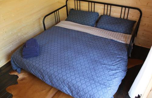Duncan Other | The Elderberry Cabin - Cowichan Valley Bunkie Glamping