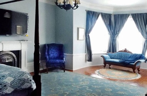Cobourg House | The Elegance Suite at Lakehurst