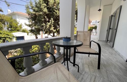 Spetses Apartment | The Elegant Summer House