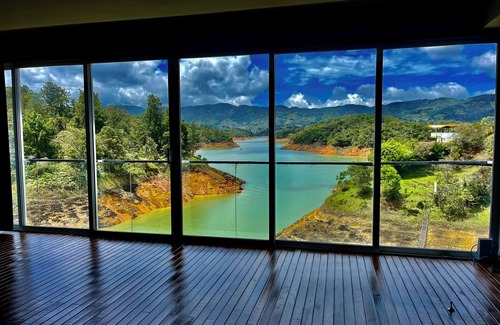 Guatape House | The EleMYNT Mansion - Guatape