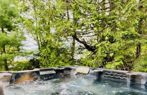 Stratford Ski Chalet | The Elgin Inn directly on the lake with dock-SPA