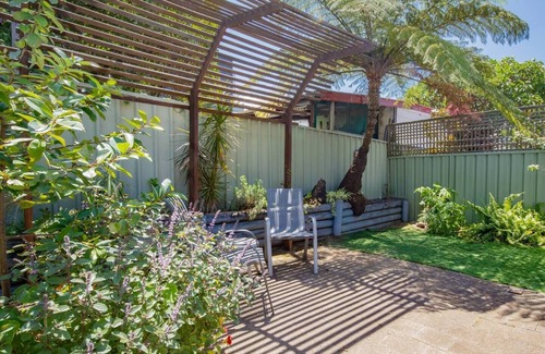 Tighes Hill House | The Elizabeth A Romantic Garden Retreat for Two